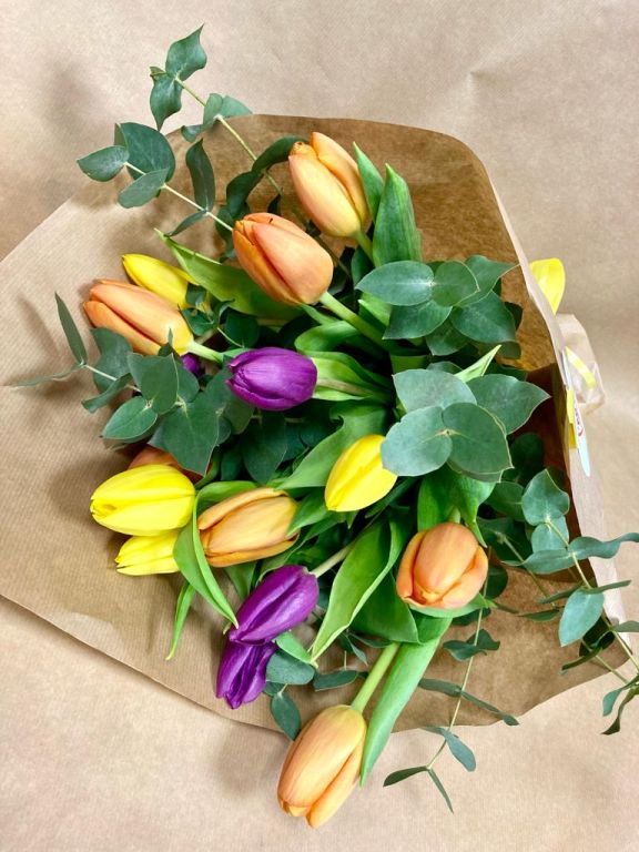 Envía Tulipanes a Domicilio con Flores L'ART: Descubre Nuestros Ramos de Tulipanes Vibrantes